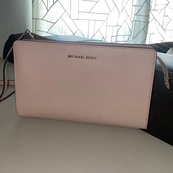 Micheael kors baby pink bag! Brand new , used once ! Rose Light Baby Pink Michael Kors Selma Saffiano Satchel  main image 4